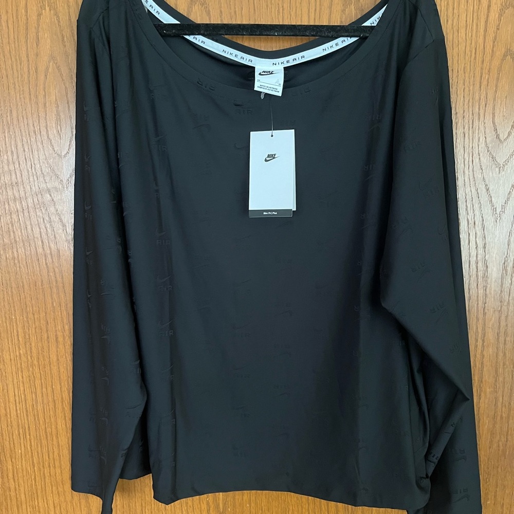 NWT! Women’s Nike Air Athletic Top